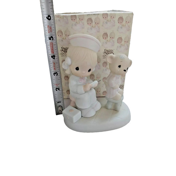 Precious Moments Figurine Love Beareth All Things 1981 E-7158 Nurse Bear Enesco - Picture 10 of 12